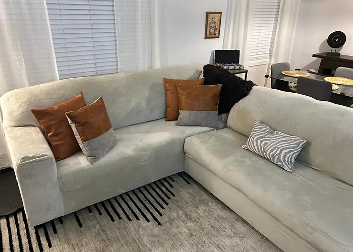 Chic Modern Bedroom 5 Mins From Jfk