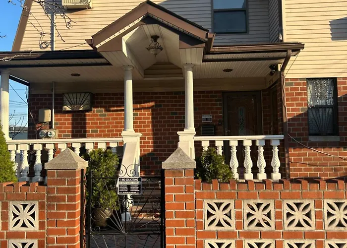 Chic Modern Bedroom 5 Mins From Jfk